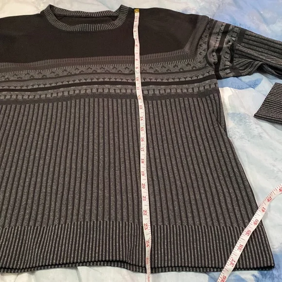 Lululemon pullover - Picture 6 of 7